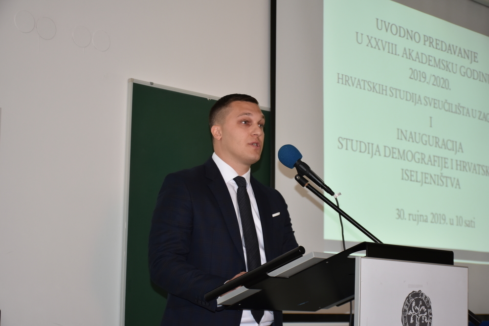 voditelj uvodnog predavanja bio je Davor Trbušić, asistent s Odsjeka za komunikologiju